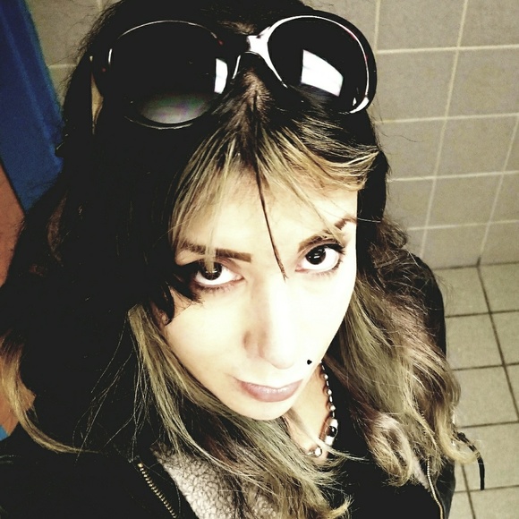 × m e e t  m i s s  b e e × - Picture 2 of 4